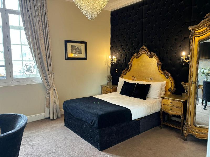White Star Line Hotel image
