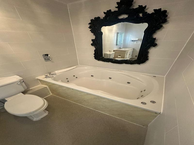 White Star Line Hotel image