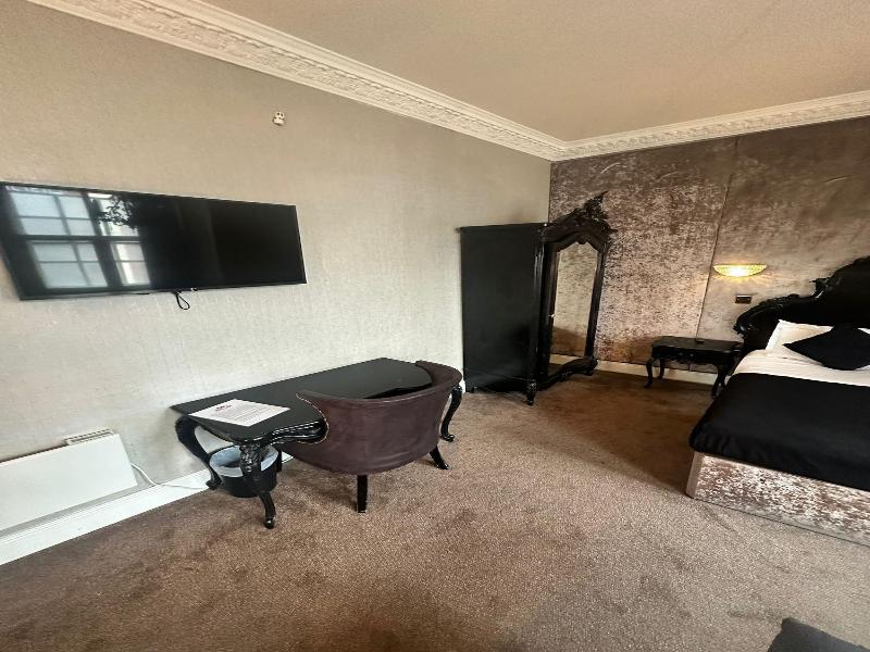 White Star Line Hotel image