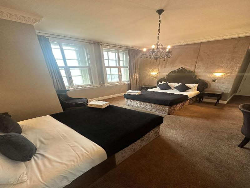 White Star Line Hotel image