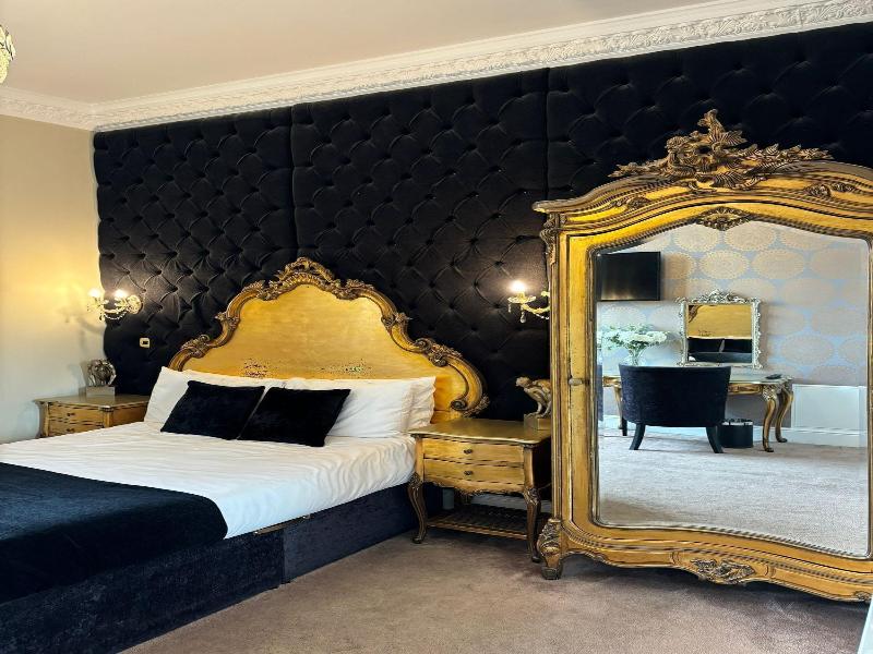 White Star Line Hotel image