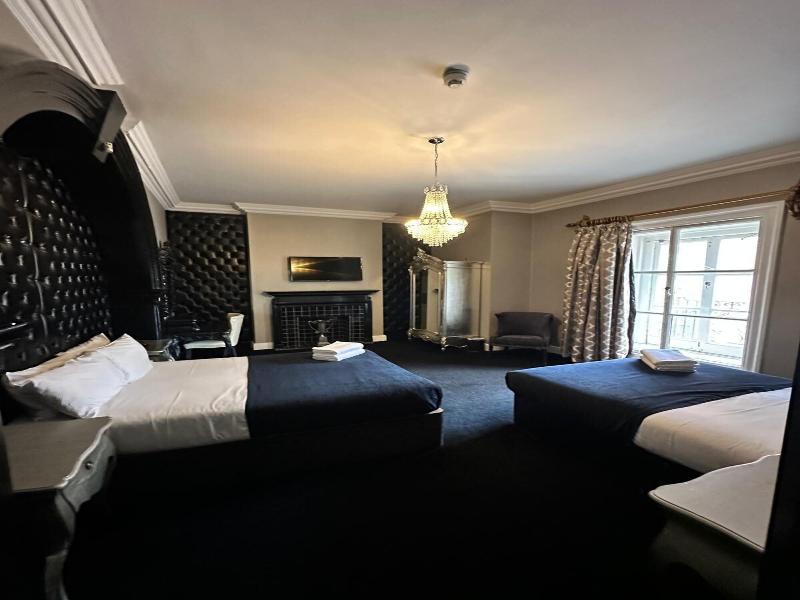 White Star Line Hotel image
