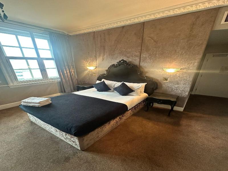 White Star Line Hotel image