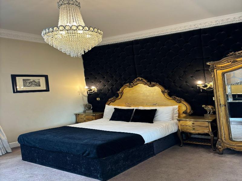 White Star Line Hotel image