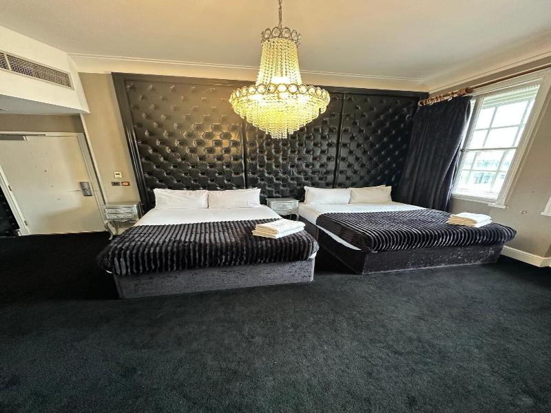 White Star Line Hotel image