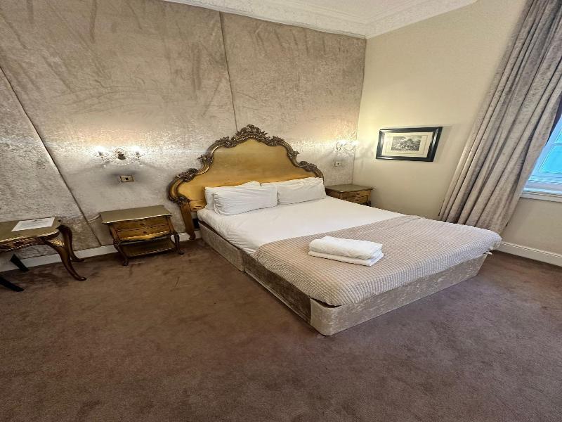 White Star Line Hotel image
