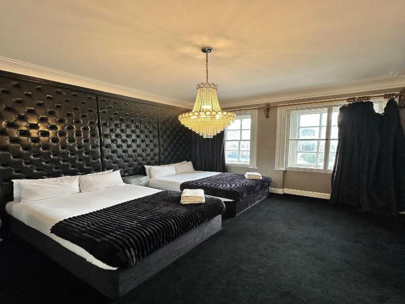 White Star Line Hotel image