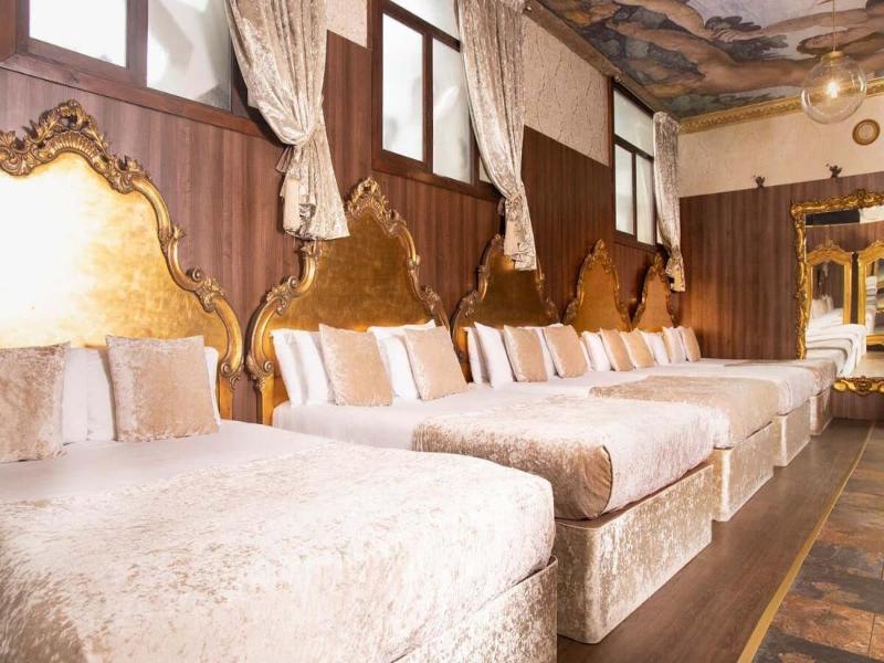 White Star Line Hotel image