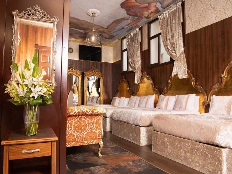 White Star Line Hotel image