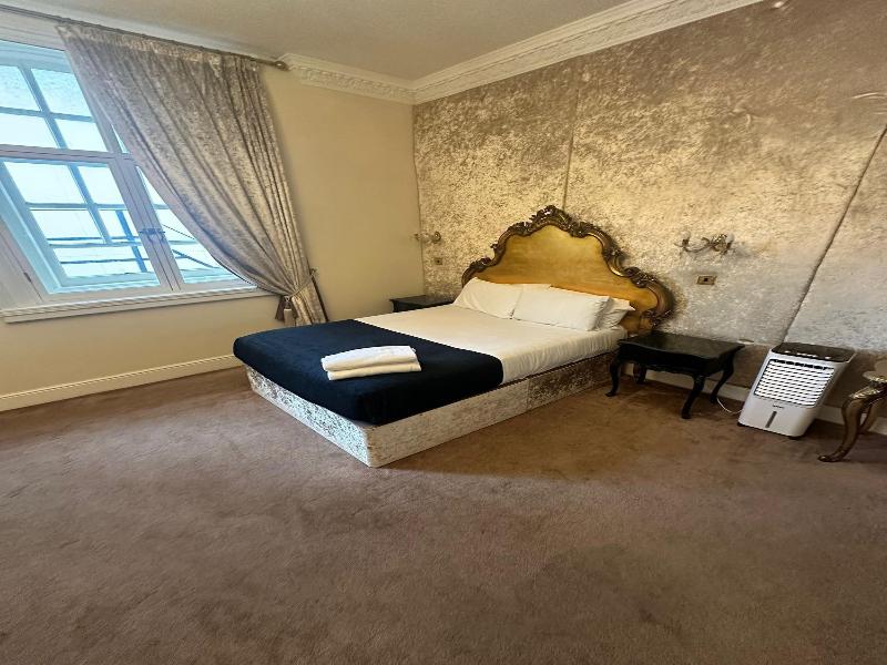 White Star Line Hotel image