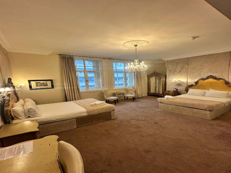 White Star Line Hotel image