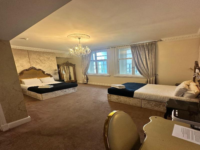 White Star Line Hotel image