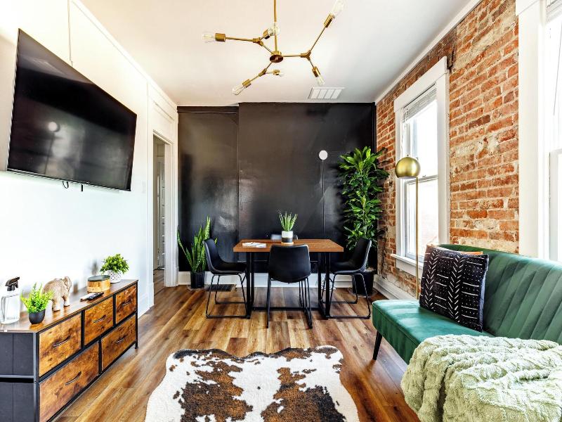 Jungle House Historic Lofts Â€“ German Village image
