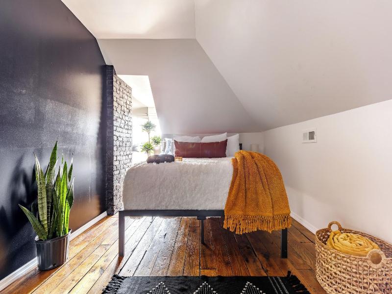 Jungle House Historic Lofts Â€“ German Village image