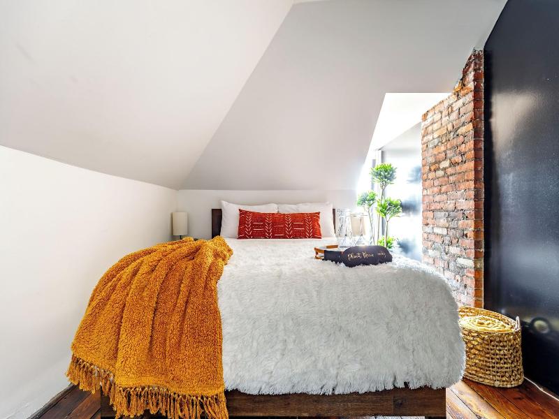 Jungle House Historic Lofts Â€“ German Village image