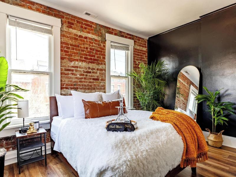 Jungle House Historic Lofts Â€“ German Village image