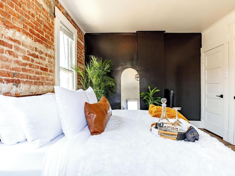 Jungle House Historic Lofts Â€“ German Village image