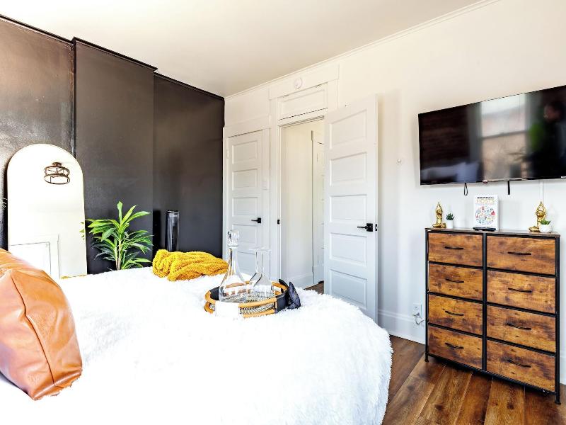 Jungle House Historic Lofts Â€“ German Village image