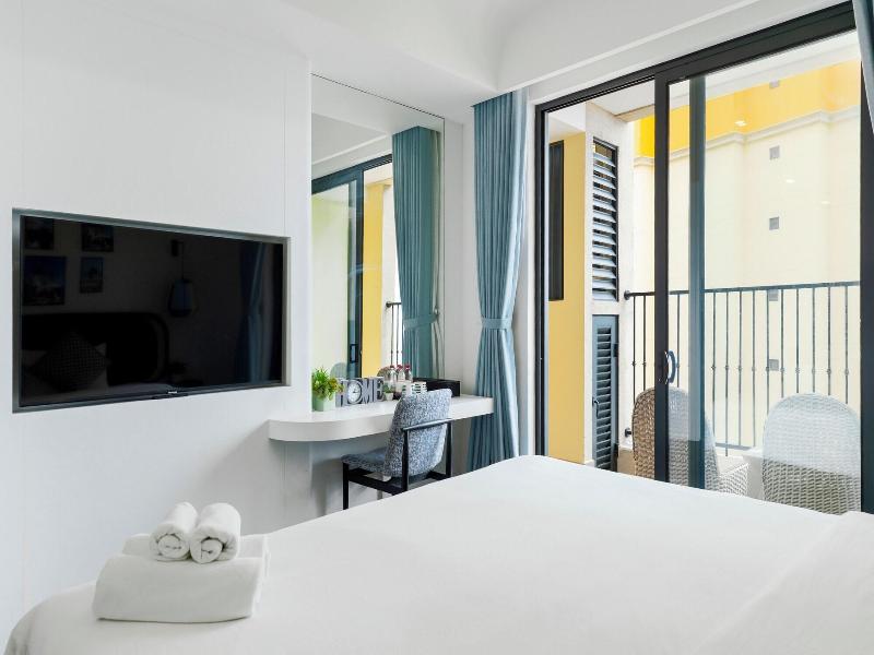 Capella Apartment Fireworks & Ocean View image