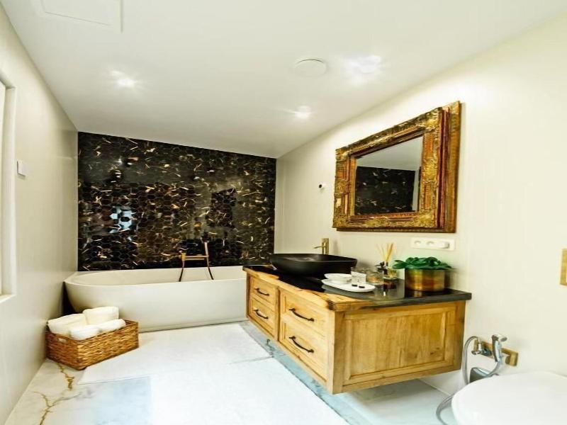 The Lovelace Residence image