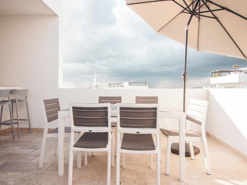 B10 Distinctive Hotel image