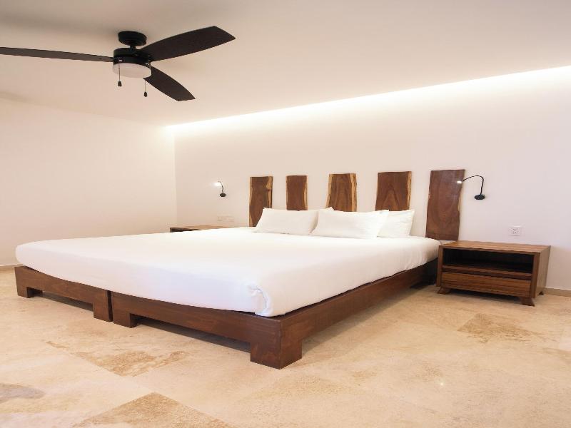 B10 Distinctive Hotel image