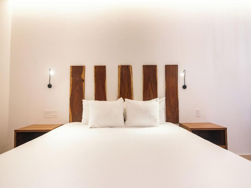 B10 Distinctive Hotel image