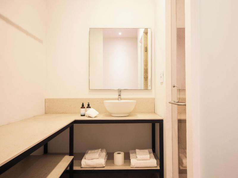 B10 Distinctive Hotel image