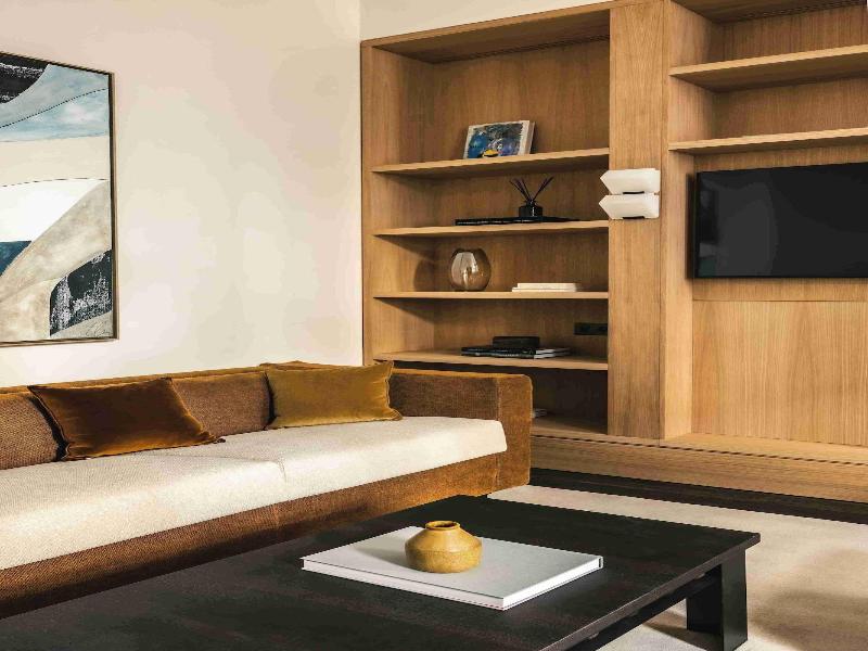 Mondovi Luxury Suites image