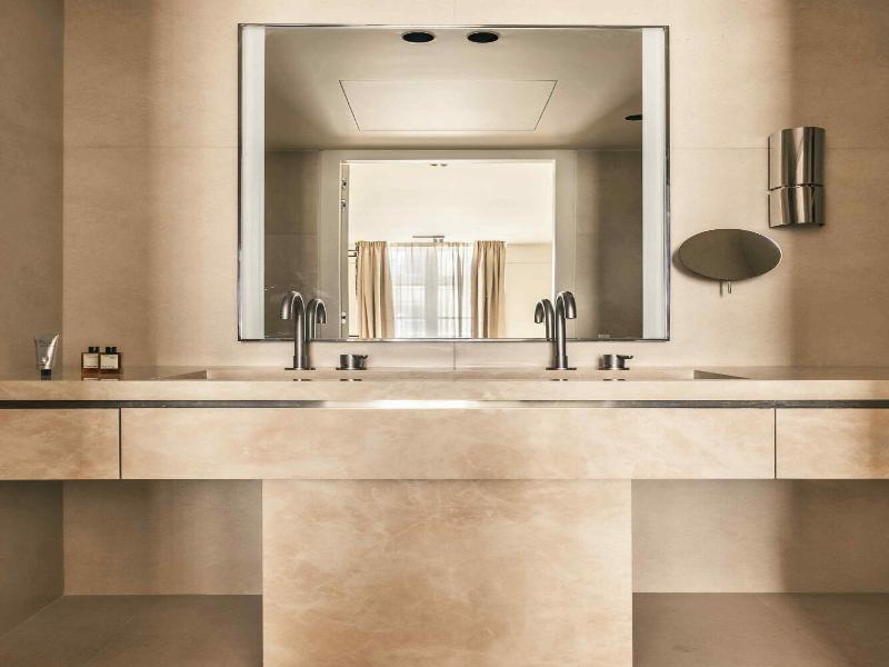 Mondovi Luxury Suites image