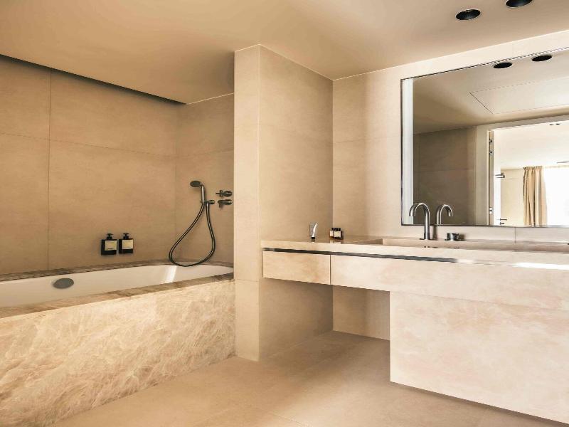 Mondovi Luxury Suites image