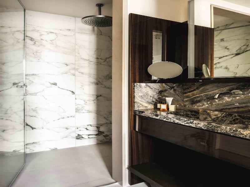 Mondovi Luxury Suites image