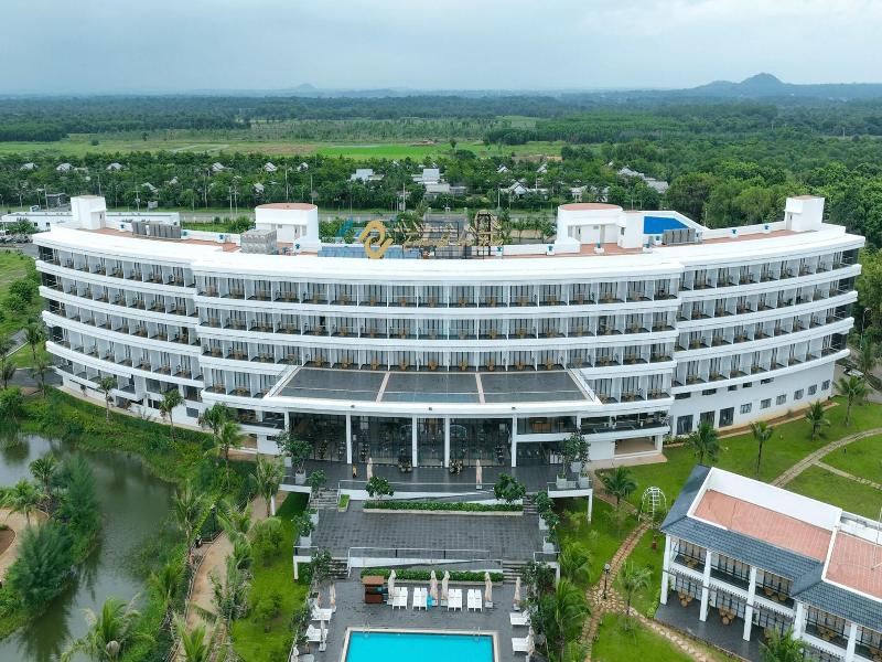 Emerald Ho Tram Resort image