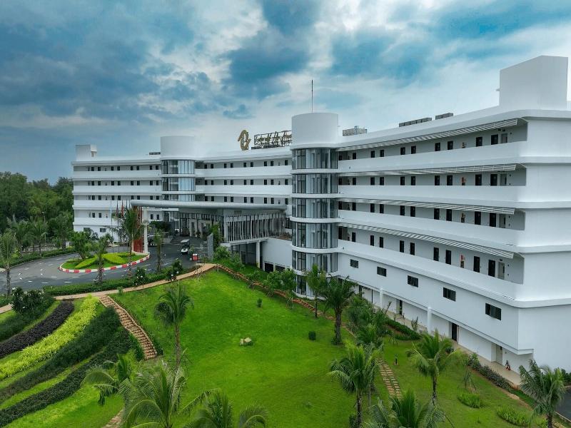Emerald Ho Tram Resort image