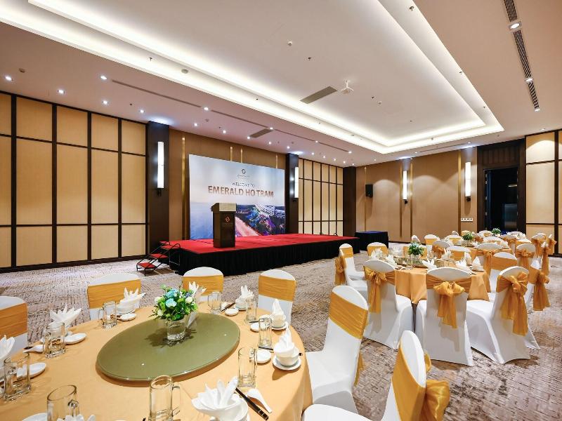 Emerald Ho Tram Resort image