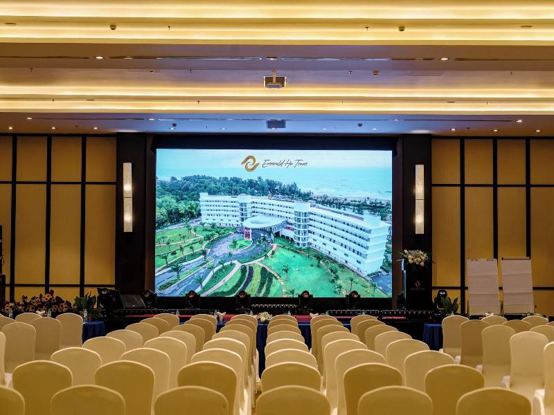 Emerald Ho Tram Resort image