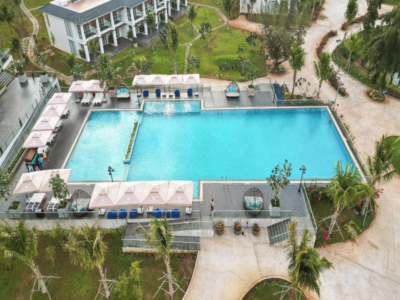 Emerald Ho Tram Resort image