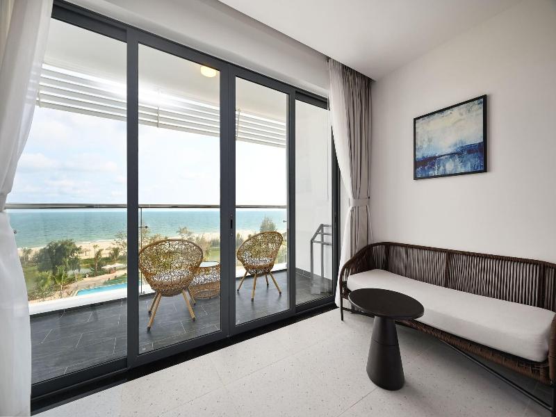 Emerald Ho Tram Resort image