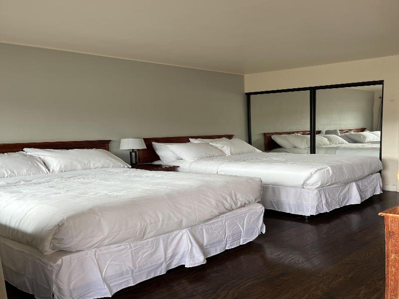 Sea Breeze Motel image