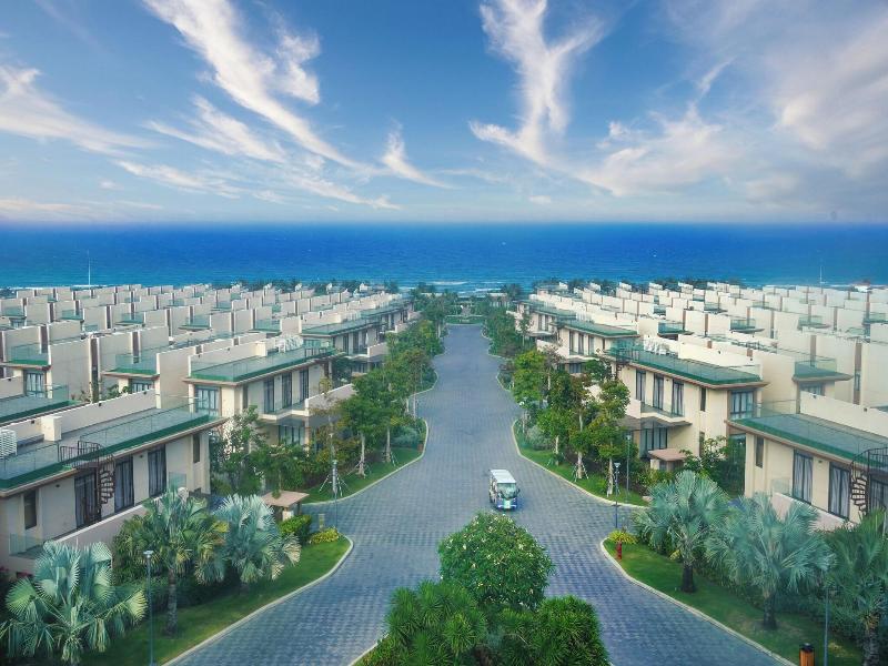 Seascape Villas In Long Beach Cam Ranh image