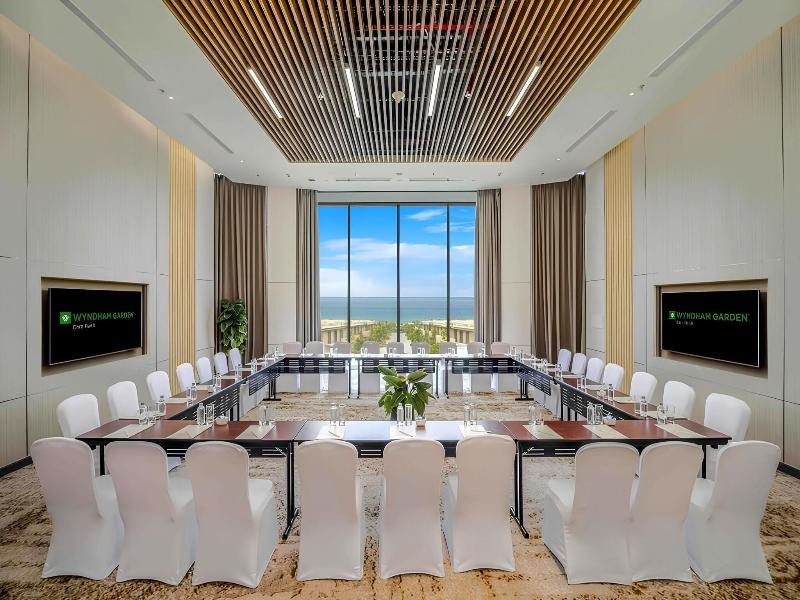 Seascape Villas In Long Beach Cam Ranh image