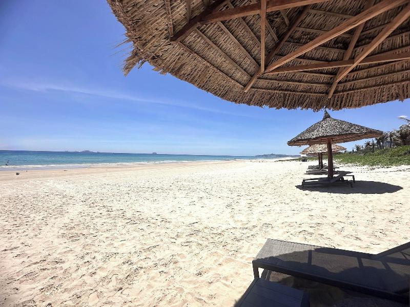 Seascape Villas In Long Beach Cam Ranh image