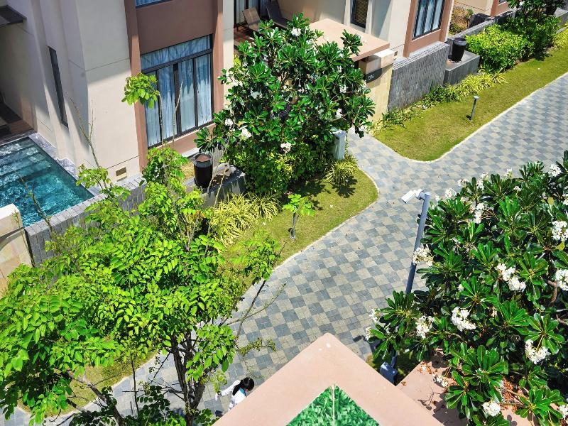 Seascape Villas In Long Beach Cam Ranh image