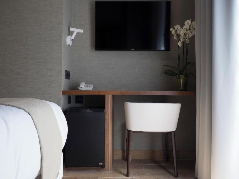 Hotel Chi image