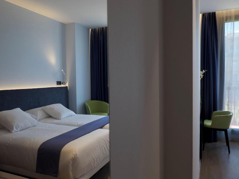 Hotel Chi image