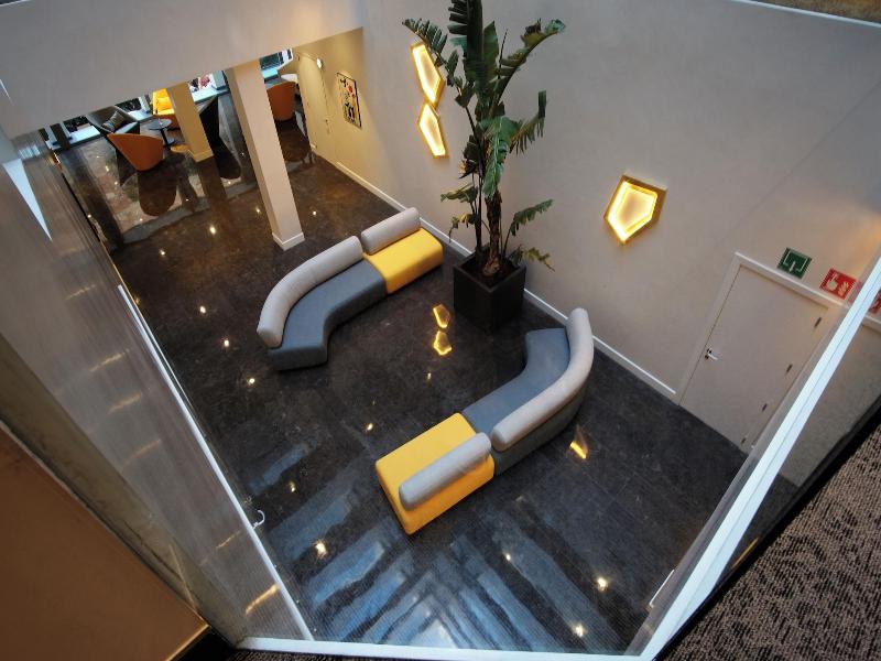 Hotel Chi image