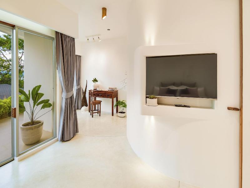 Ampersand Resort image