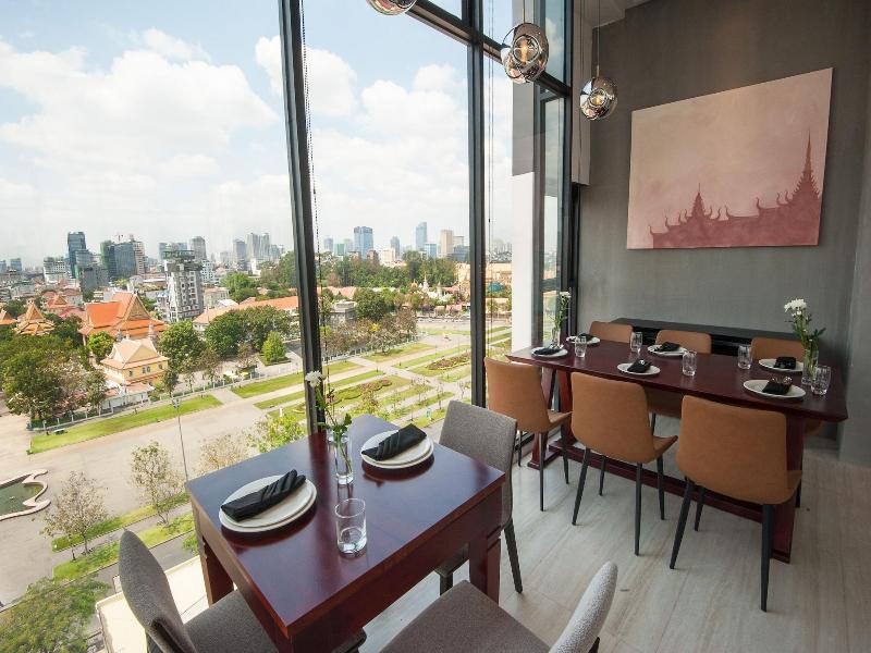 Glow Park Hotel Grand Royal Palace image