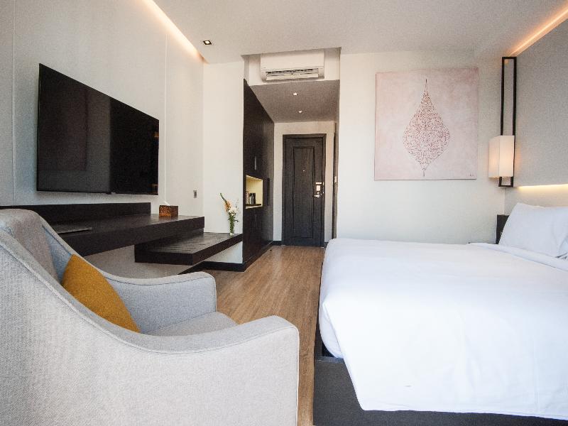 Glow Park Hotel Grand Royal Palace image