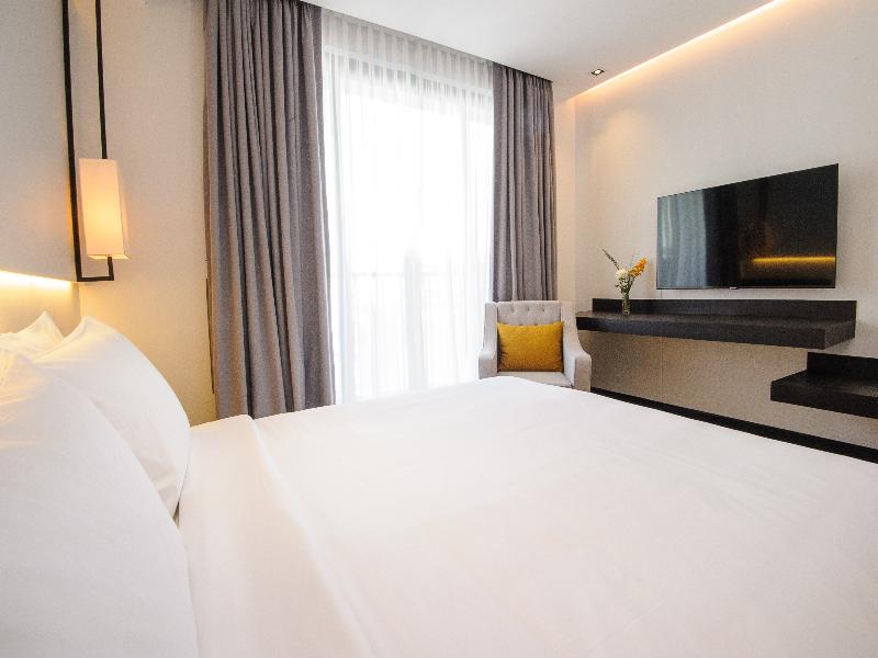 Glow Park Hotel Grand Royal Palace image